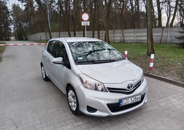 Toyota Yaris cena 21900 przebieg: 211000, rok produkcji 2012 z Drobin małe 191